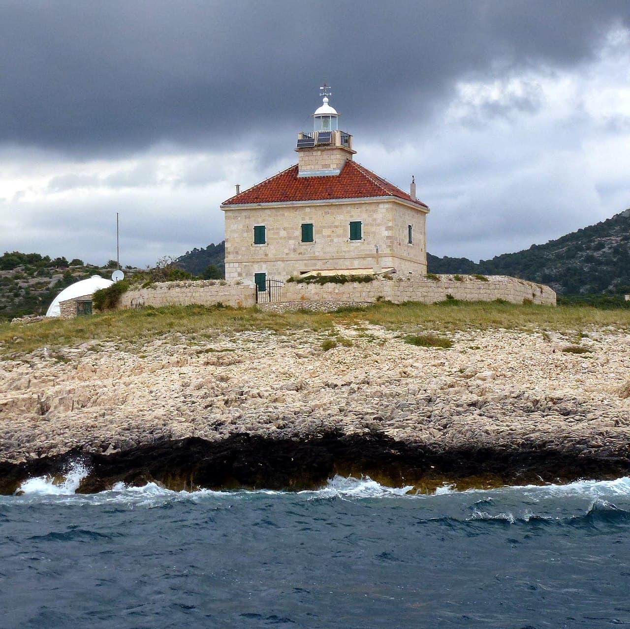 Pokonji Dol Lighthouse